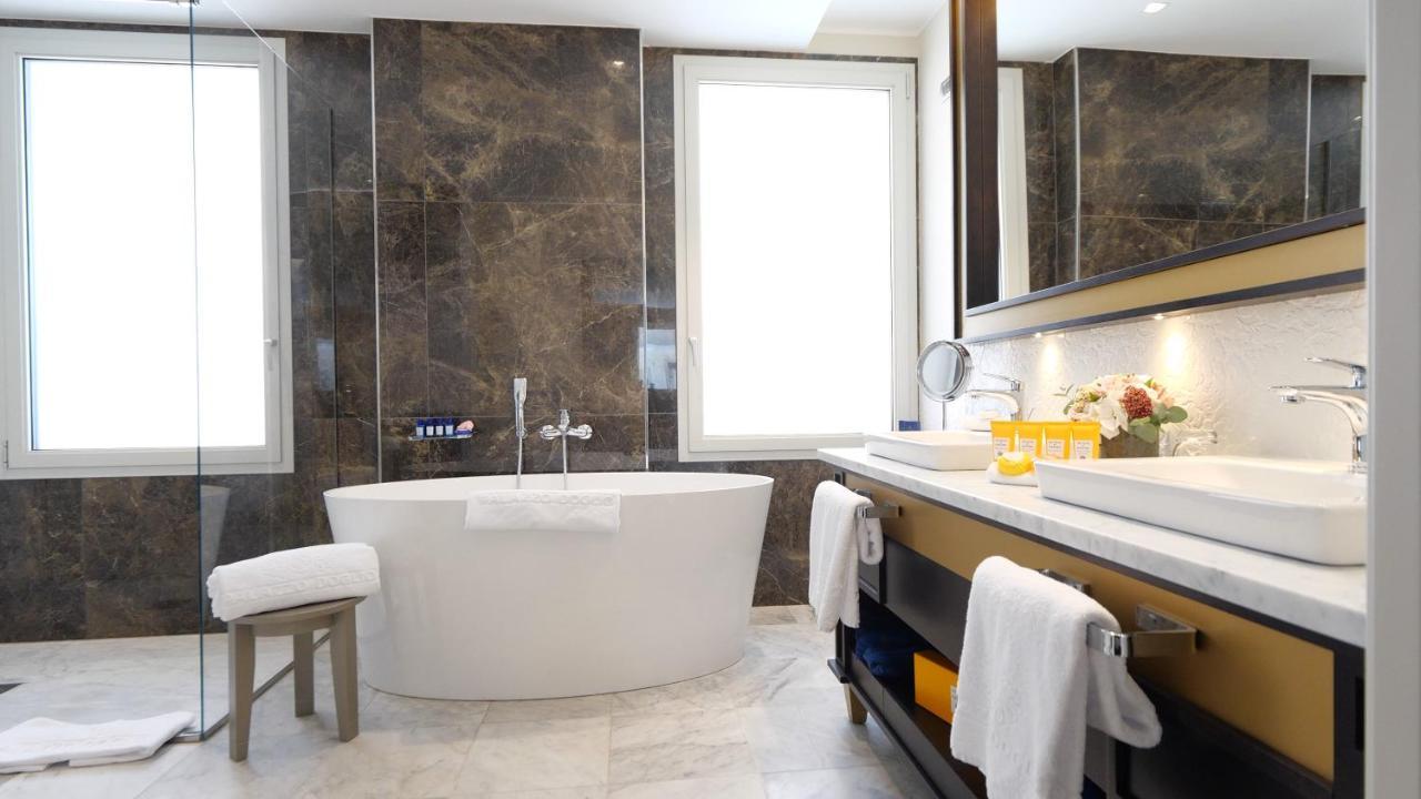 Palazzo Doglio Hotel Cagliari Exterior photo Bathroom