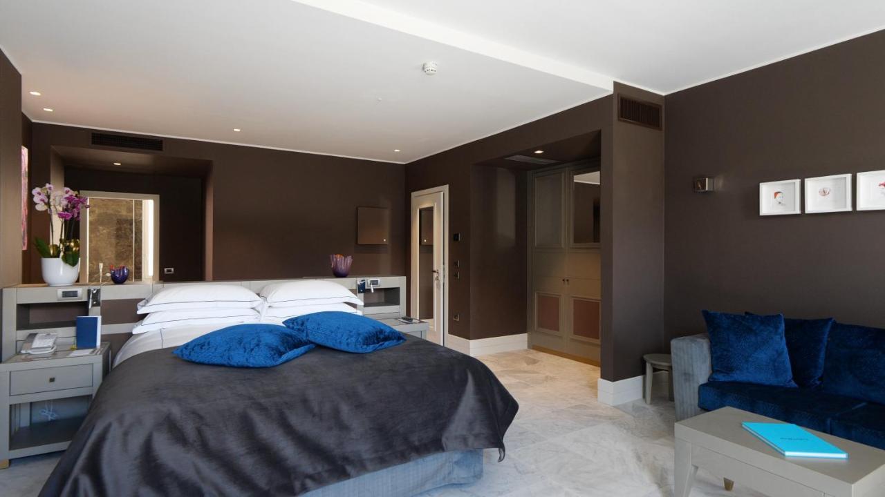 Palazzo Doglio Hotel Cagliari Exterior photo A bedroom at the hotel