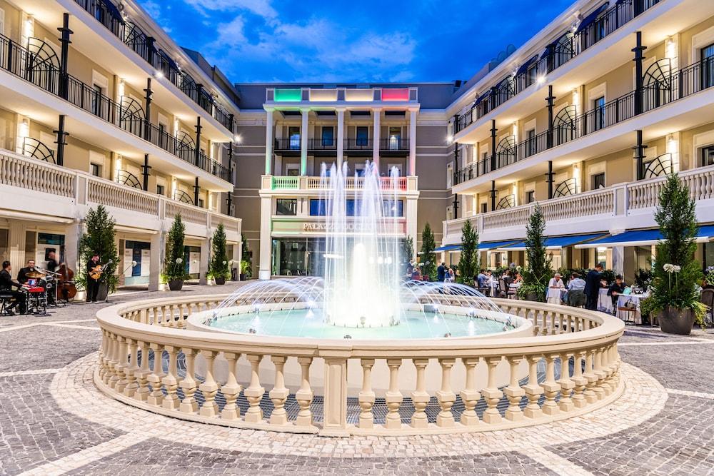 Palazzo Doglio Hotel Cagliari Exterior photo The central fountain