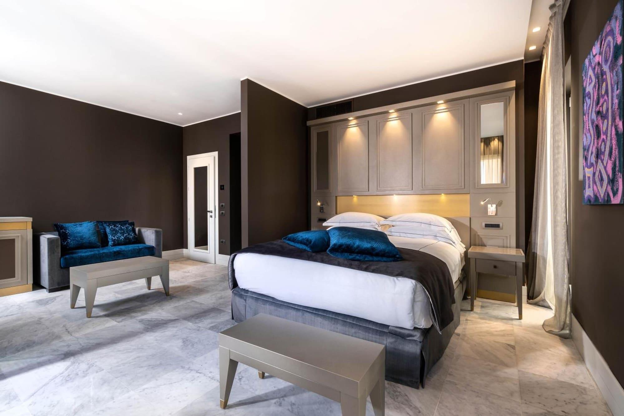 Palazzo Doglio Hotel Cagliari Exterior photo A bedroom at the hotel