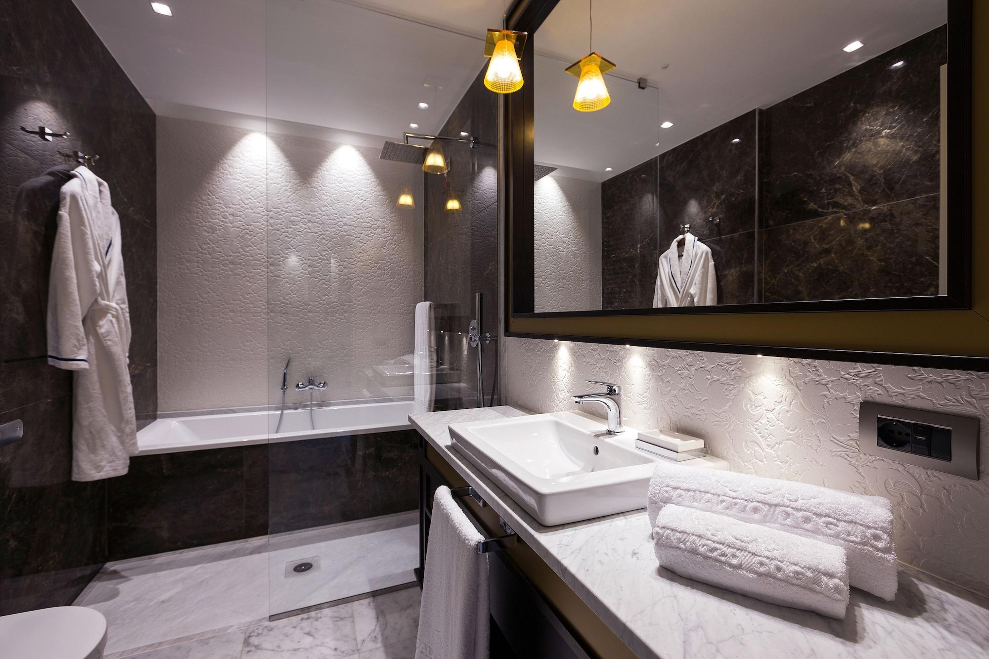 Palazzo Doglio Hotel Cagliari Exterior photo Bathroom