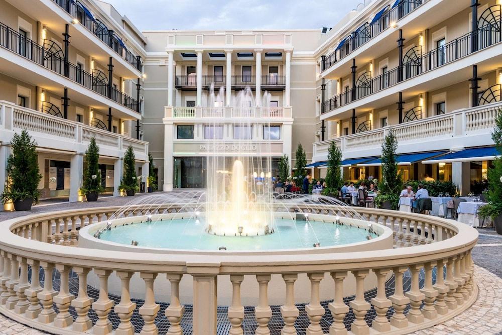 Palazzo Doglio Hotel Cagliari Exterior photo The Fontainebleau Hotel